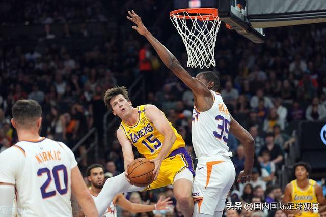 CBA罚单：黄荣奇停赛3场罚款15万 崔永熙罚2万